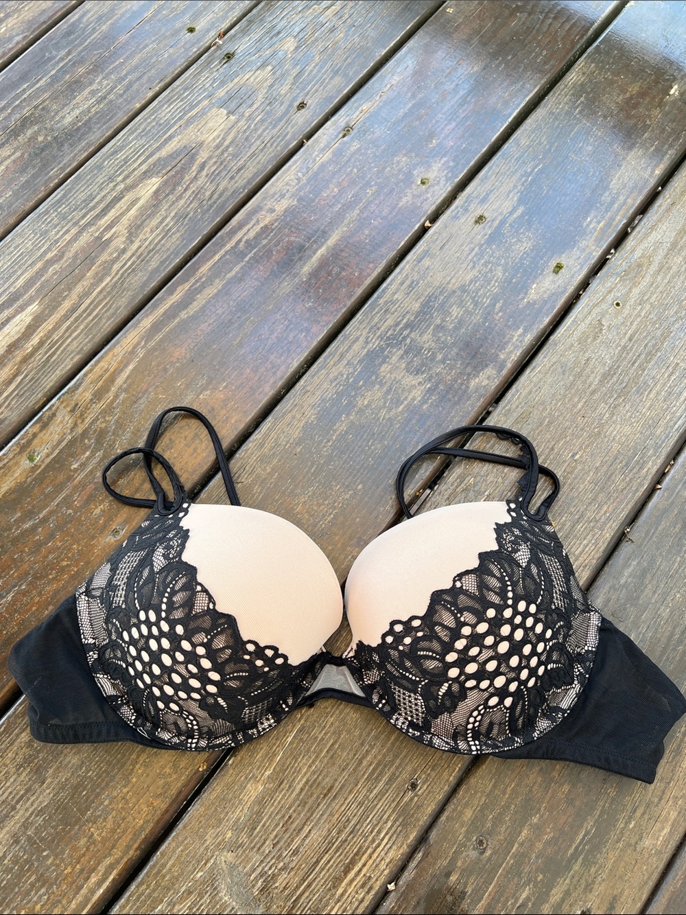 Victoria’s Secret Underwire Bras 38D - Picture 12 of 13